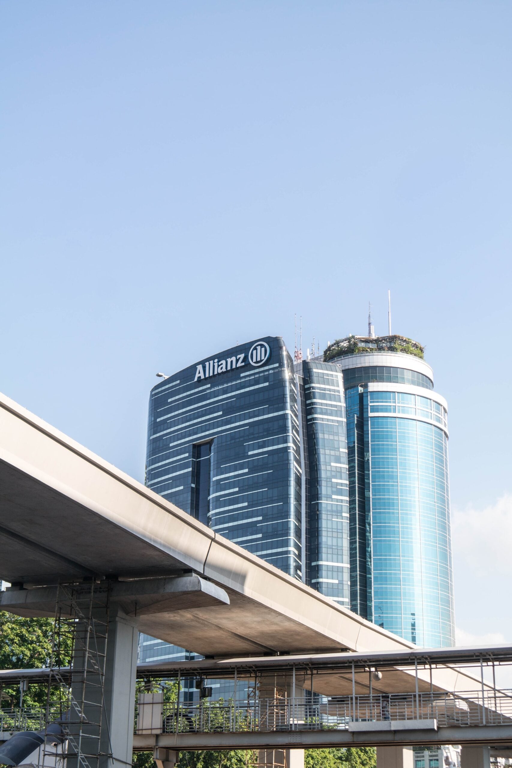 Allianz wraps up $2.9bn acquisition of Aviva’s Poland and Lithuania units Allianz wraps up $2.9bn acquisition of Aviva’s Poland and Lithuania units