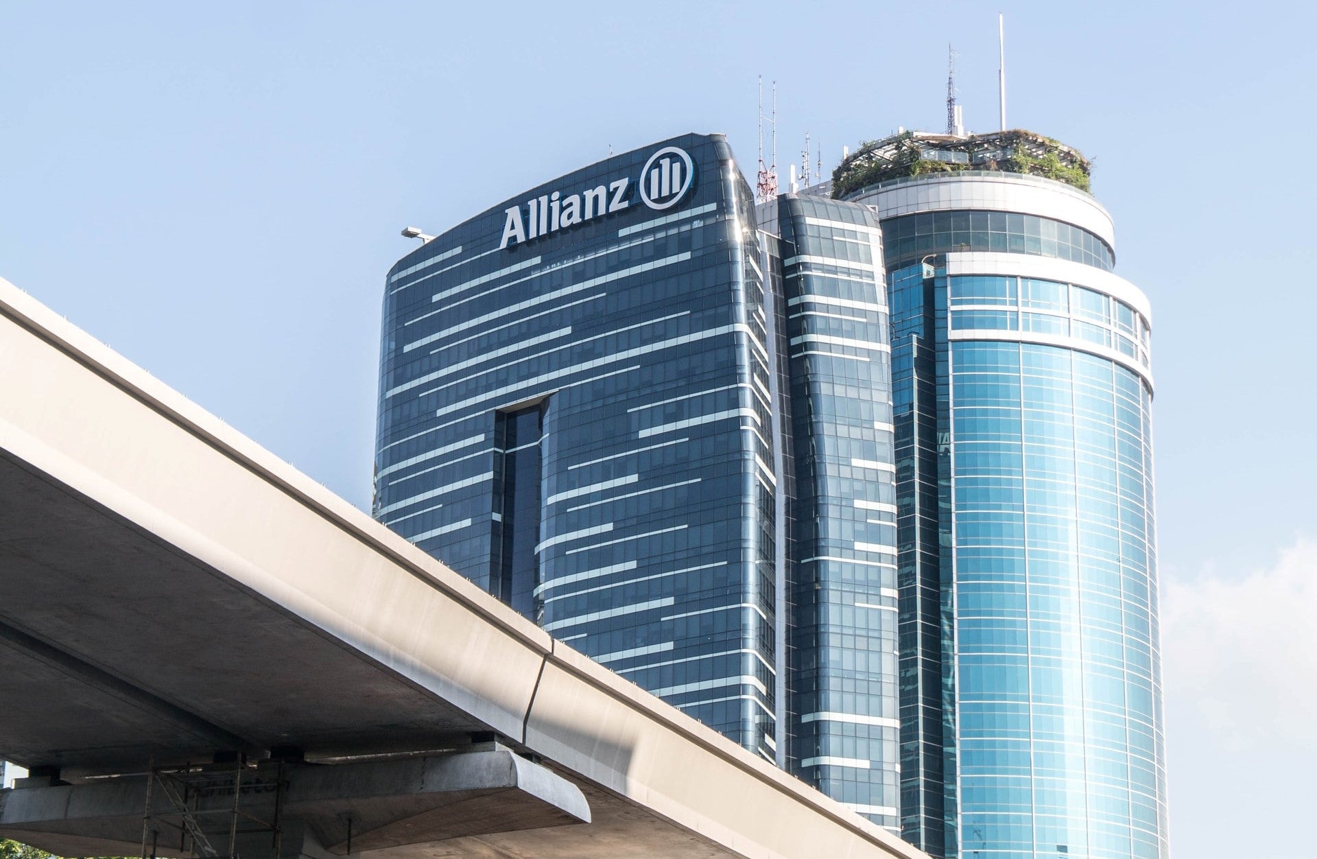 Allianz signs deal to sell majority stake in Russian operations